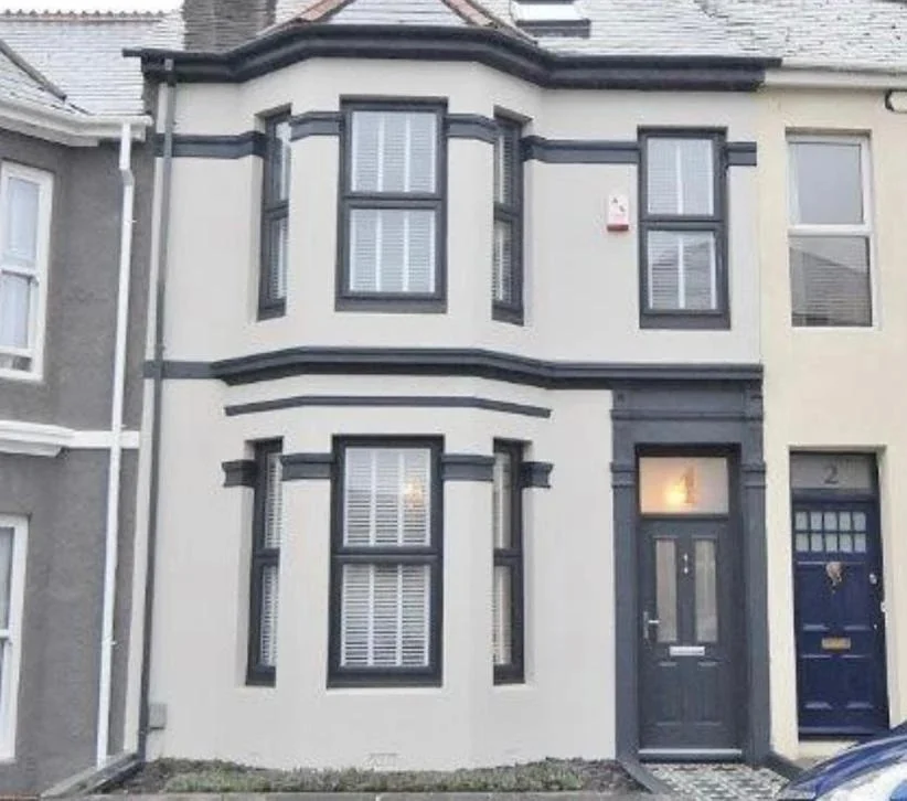 House frontage with white-painted walls and contrasting dark trim